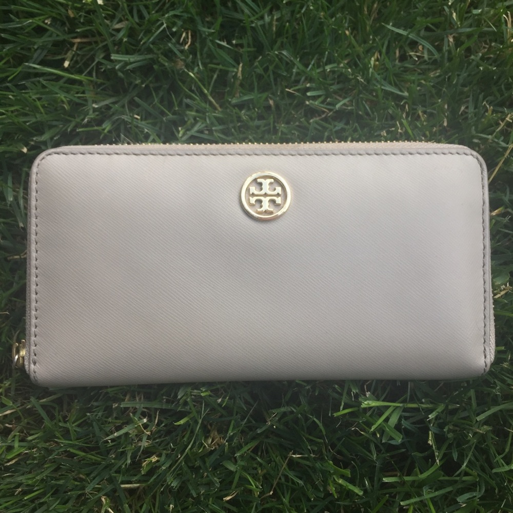SOLD ON Ⓜ️‼️‼️Authentic Tory Burch Wallet